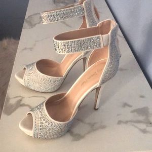 High Heel Platform Dream pairs: size 9 , white glitter